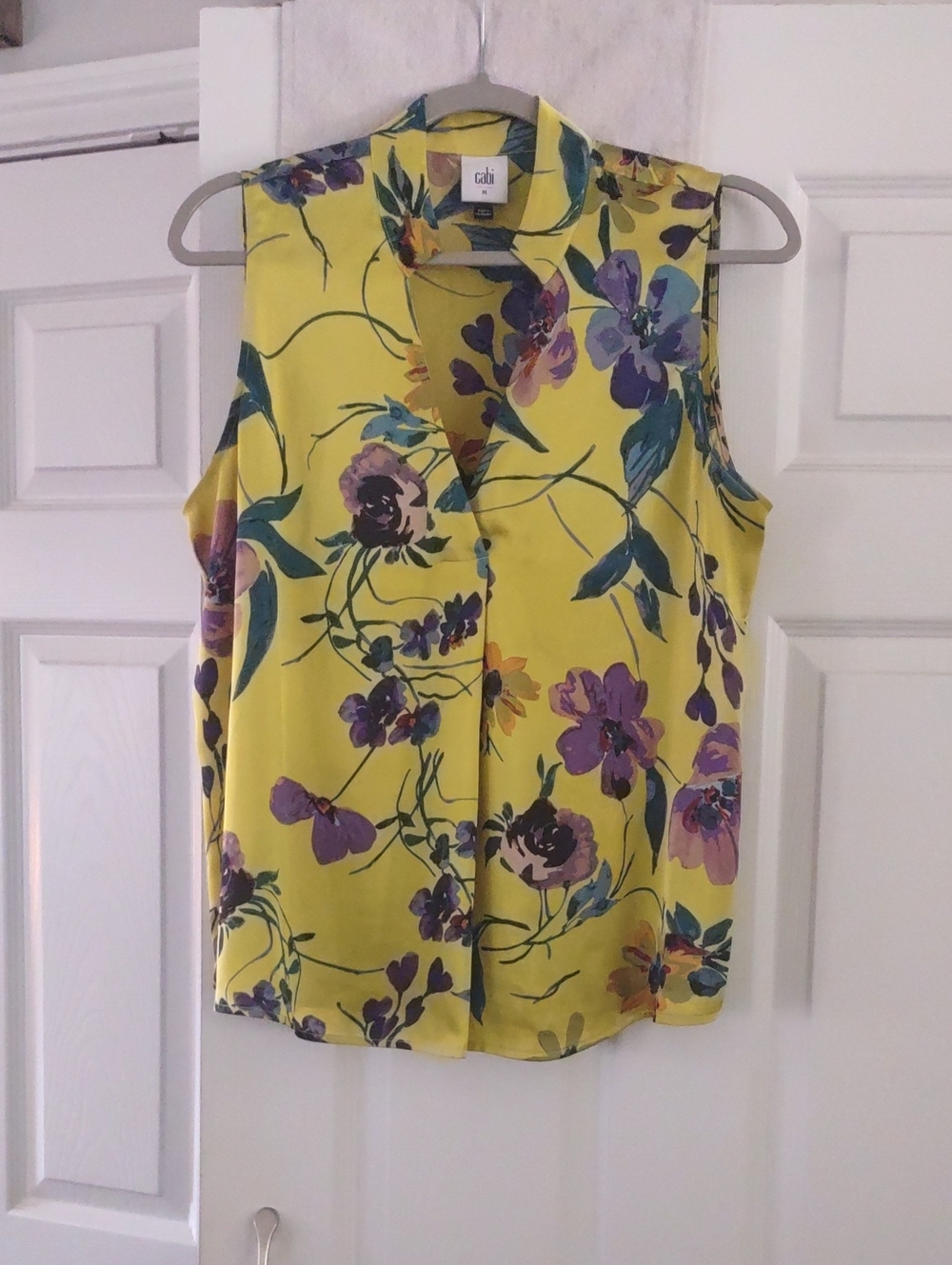 cabi Faux Silk Yellow Floral Sleeveless V-Neck Blouse Size Medium NWOT